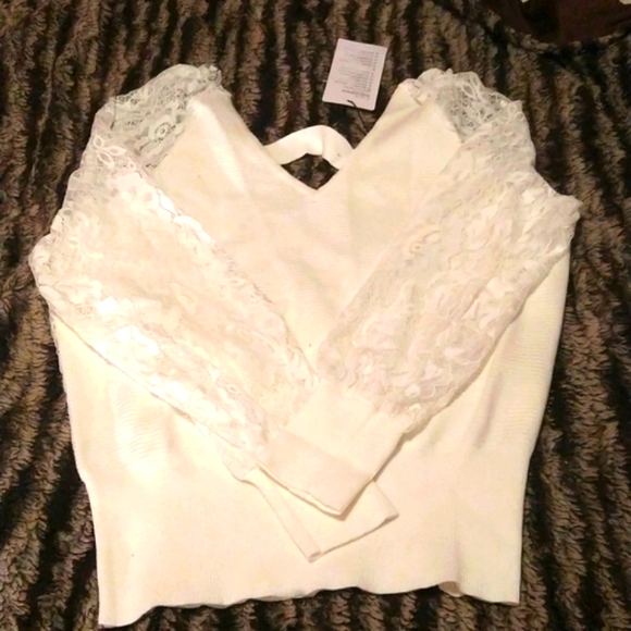 Adorable Backless Lace Sweater - Picture 3 of 6